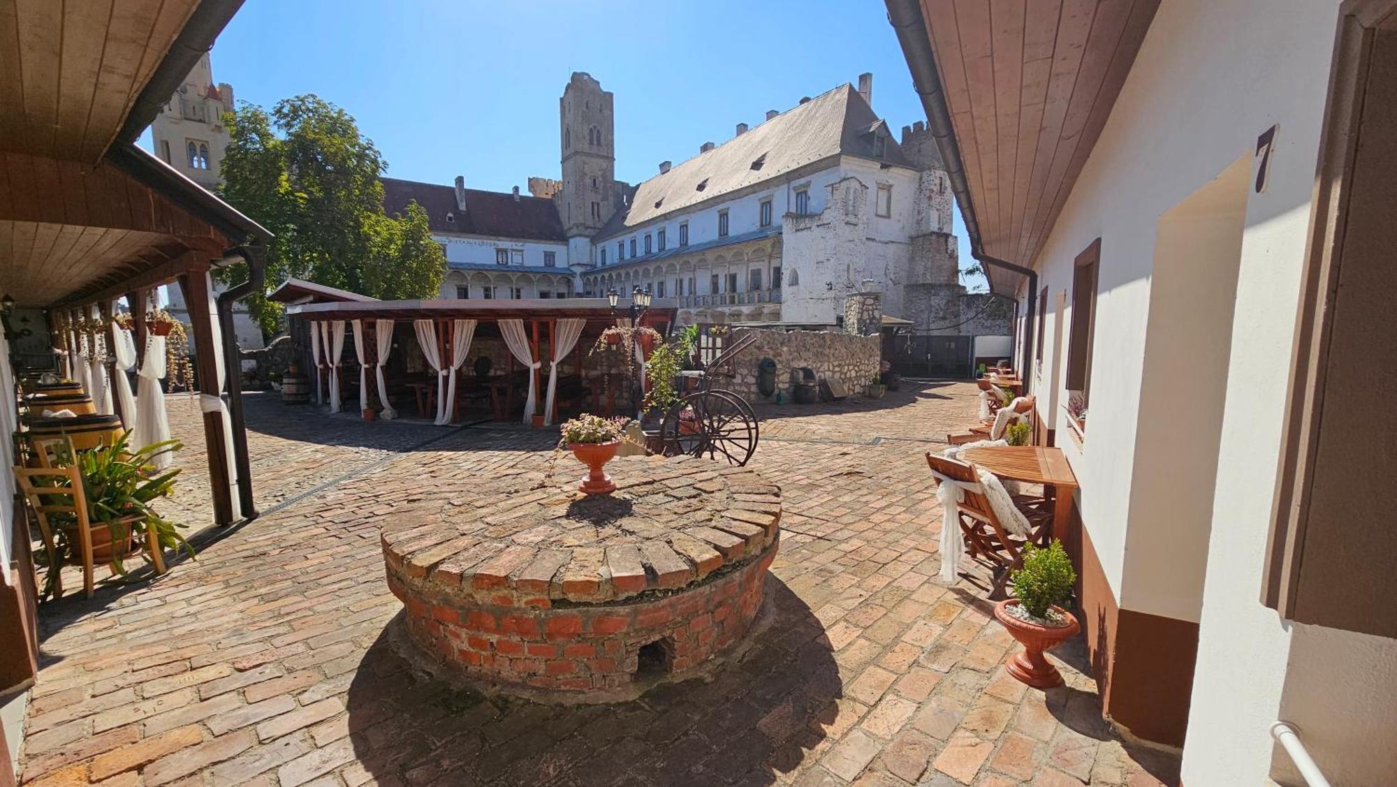 佩西恩鲁丹塔酒店 Břeclav 外观 照片